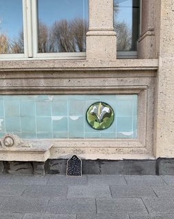 A Lyle held up in front of Milano :)